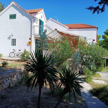 Charming Apartments With Garden โบล ห้อง รูปภาพ