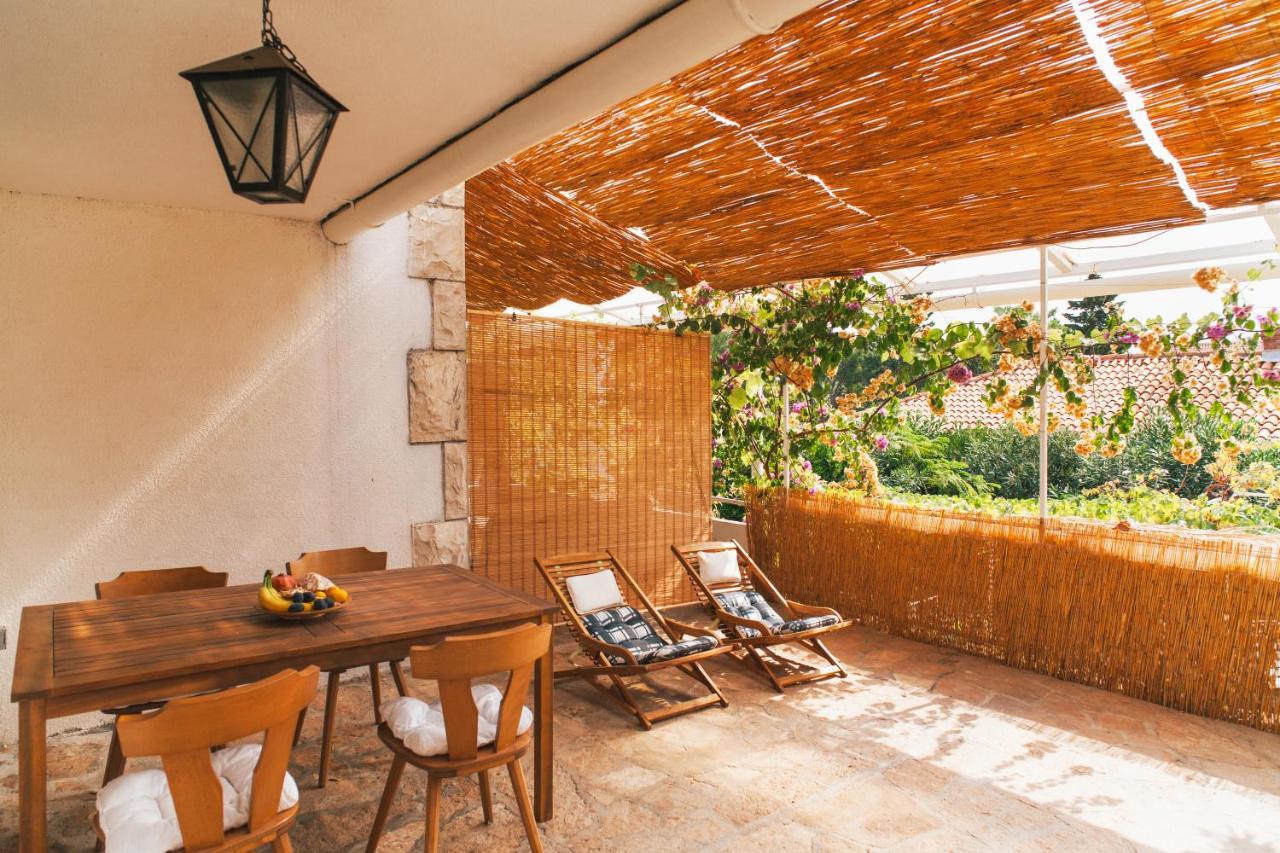 Charming Apartments With Garden โบล ภายนอก รูปภาพ
