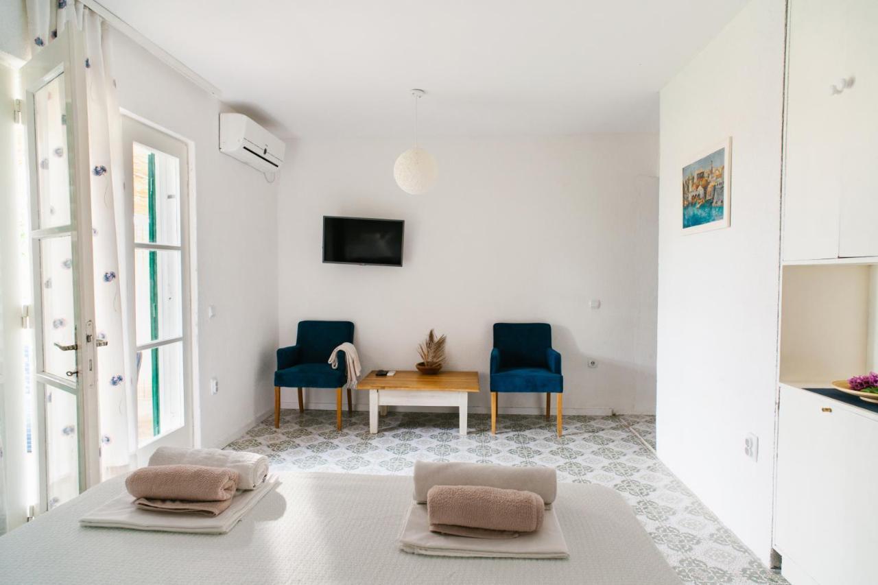 Charming Apartments With Garden โบล ภายนอก รูปภาพ