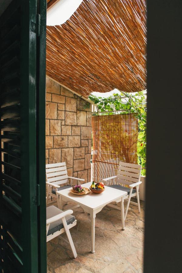 Charming Apartments With Garden โบล ภายนอก รูปภาพ