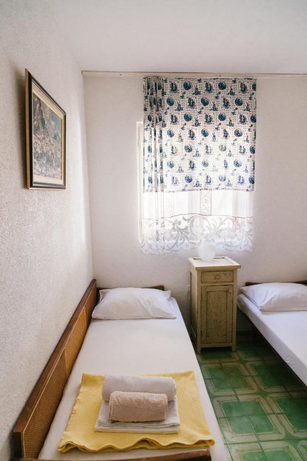 Charming Apartments With Garden โบล ภายนอก รูปภาพ
