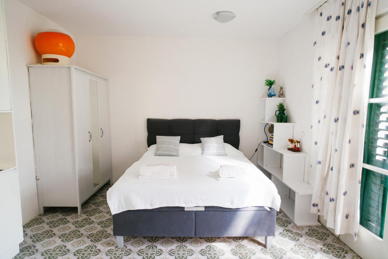 Charming Apartments With Garden โบล ภายนอก รูปภาพ