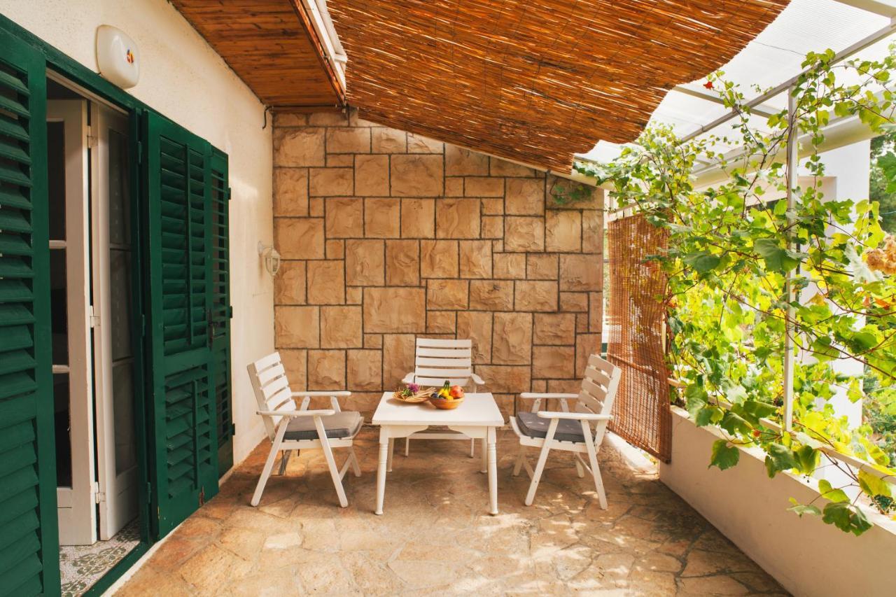 Charming Apartments With Garden โบล ภายนอก รูปภาพ