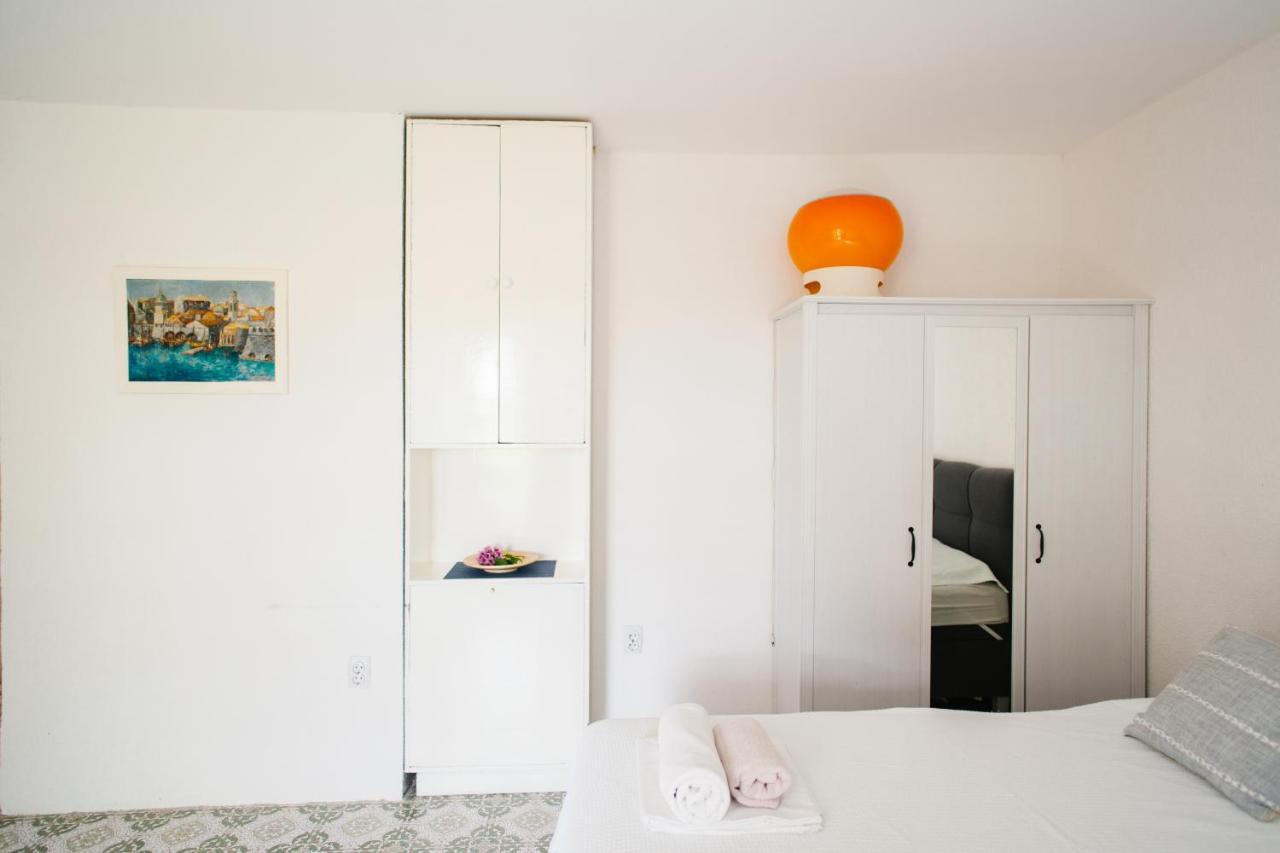 Charming Apartments With Garden โบล ภายนอก รูปภาพ