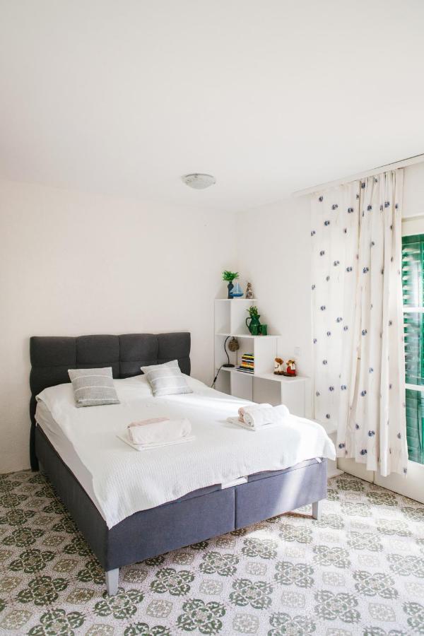 Charming Apartments With Garden โบล ภายนอก รูปภาพ