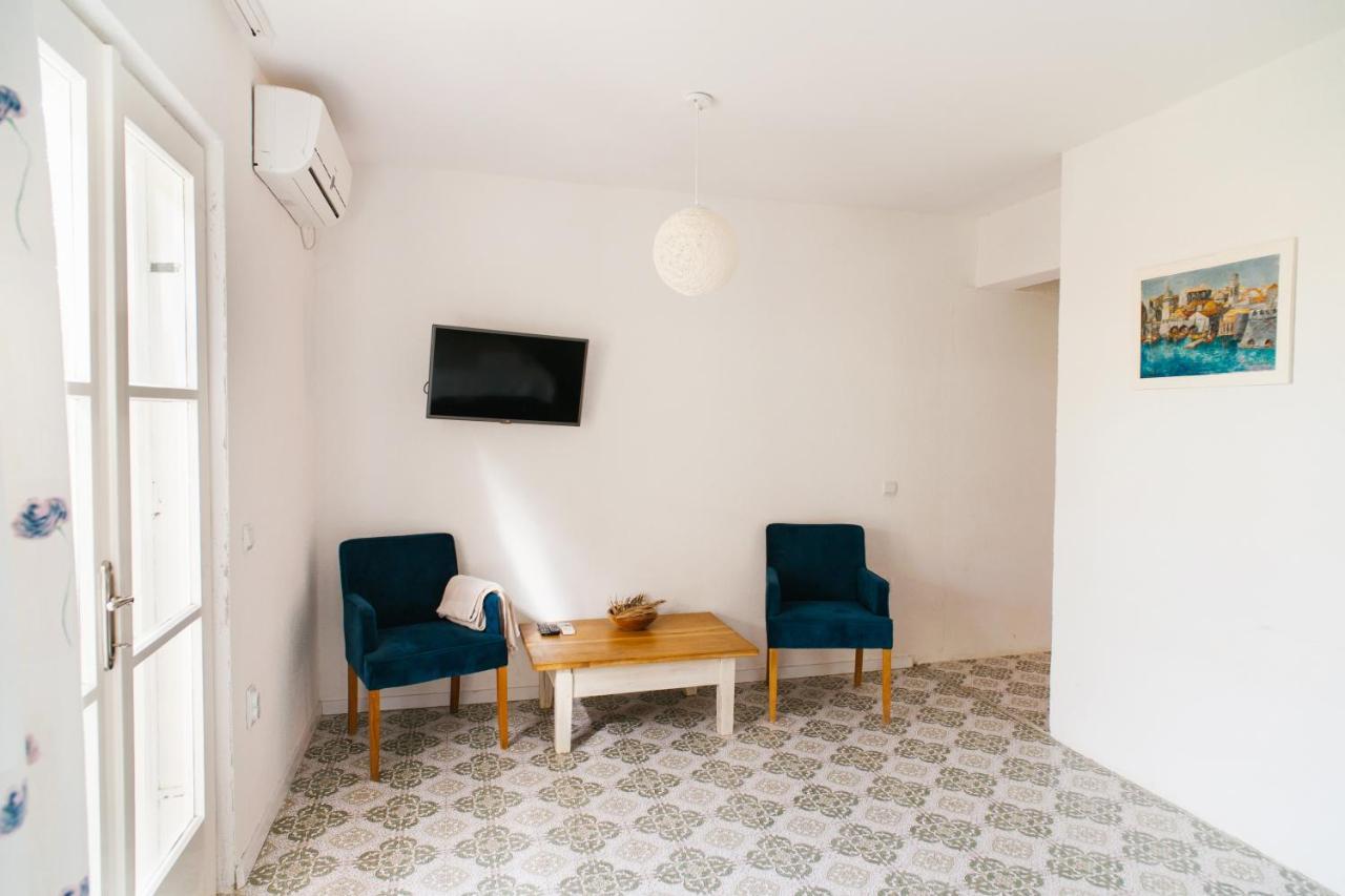 Charming Apartments With Garden โบล ภายนอก รูปภาพ