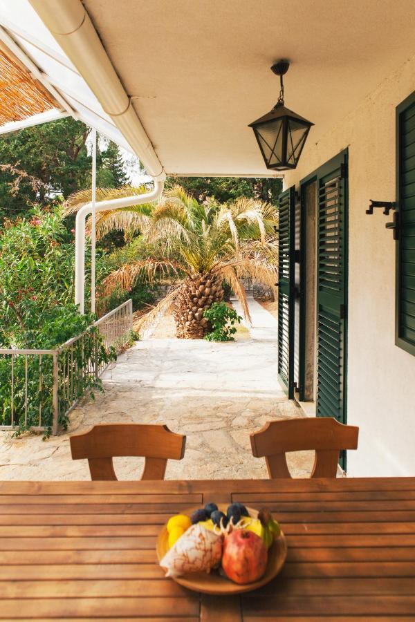 Charming Apartments With Garden โบล ภายนอก รูปภาพ