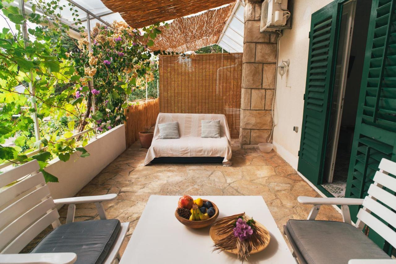 Charming Apartments With Garden โบล ภายนอก รูปภาพ