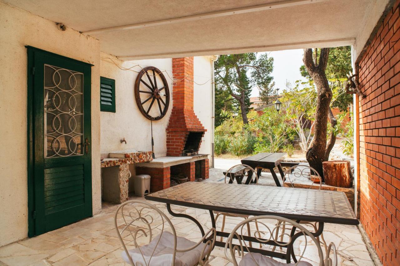 Charming Apartments With Garden โบล ภายนอก รูปภาพ