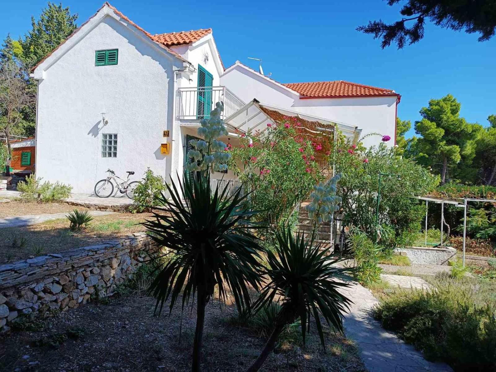 Charming Apartments With Garden โบล ห้อง รูปภาพ